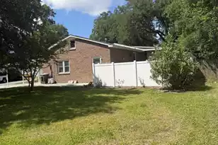 1022 Riverview Dr, Hanahan, SC 29410 - Photo 4