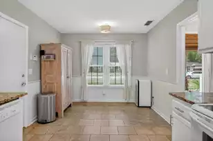 1605 Cullowhee Cir, Mount Pleasant, SC 29464 - Photo 8