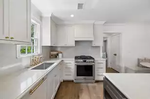 2315 Mt Pleasant St, Charleston, SC 29403 - Photo 12
