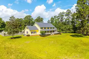 905 Raysor Street W, Saint George, SC 29477 - Photo 2