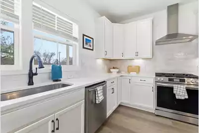 639 Laurel Street N, Summerville, SC 29483 - Photo 6
