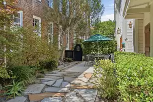 35 Wentworth St, Charleston, SC 29401 - Photo 4