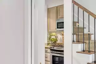 16 Logan St, Charleston, SC 29401 - Photo 10
