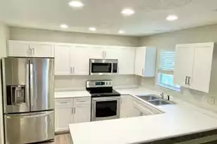 2160 Kings Gate Ln, Mount Pleasant, SC 29466 - Photo 2