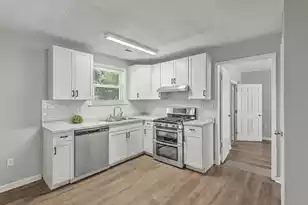 108 Bee St, Summerville, SC 29483 - Photo 8