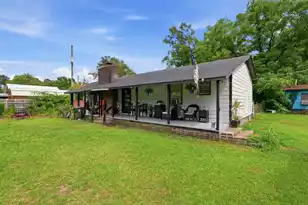 208 Rae Ln, Bonneau, SC 29431 - Photo 2