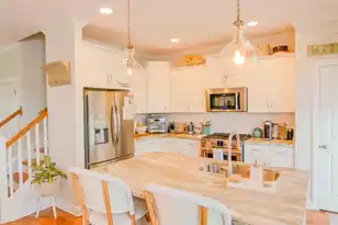 1596 Prince Edward St, Mount Pleasant, SC 29466 - Photo 10