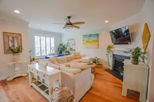 1596 Prince Edward St, Mount Pleasant, SC 29466 - Photo 4