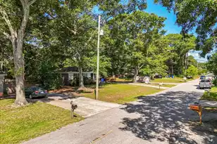 1436 Heather Dr, Mount Pleasant, SC 29464 - Photo 2