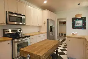 212 Valley St, Walterboro, SC 29488 - Photo 10