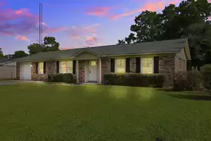 104 General Dennis Dr, Summerville, SC 29486 - Photo 2