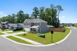 746 Meadowbrook Ln, Summerville, SC 29486 - Photo 2