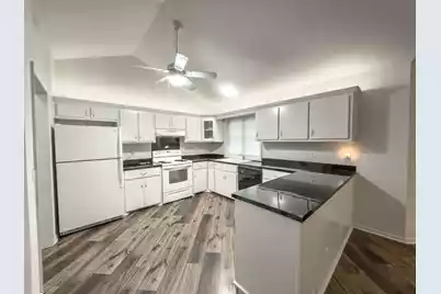 410 1st N Street W, Summerville, SC 29483 - Photo 2