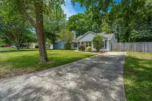 1141 Oakcrest Dr, Charleston, SC 29412 - Photo 1