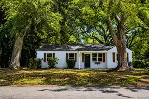 1412 Pocahontas St, Mount Pleasant, SC 29464 - Photo 2