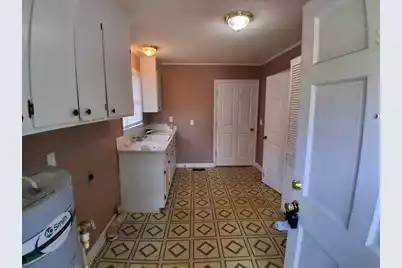 2112 Carolina Avenue W, Hartsville, SC 29550 - Photo 12