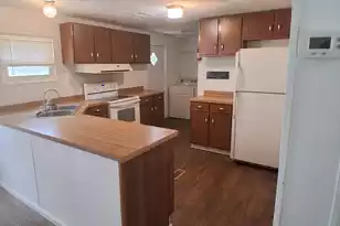 139 Speedway Ct, Saint Matthews, SC 29135 - Photo 2