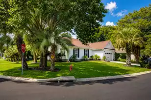 300 Spring Hill Ln, Mount Pleasant, SC 29464 - Photo 2