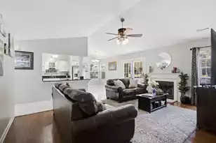 300 Spring Hill Ln, Mount Pleasant, SC 29464 - Photo 4