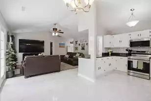 300 Spring Hill Ln, Mount Pleasant, SC 29464 - Photo 10