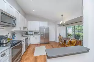 995 Oakcrest Dr, Charleston, SC 29412 - Photo 12
