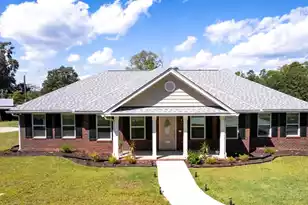 1226 Lesesne Dr, Manning, SC 29102 - Photo 1