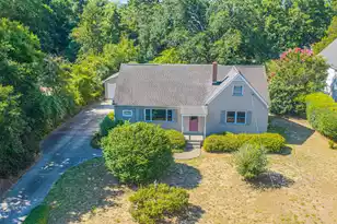 279 Hawthorne St, Mount Pleasant, SC 29464 - Photo 2