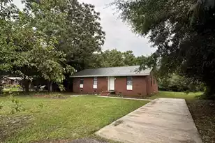 141 Waycross St, Orangeburg, SC 29118 - Photo 1