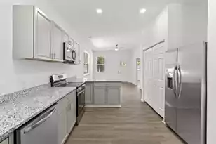 2013 Robertson Blvd, North Charleston, SC 29406 - Photo 8
