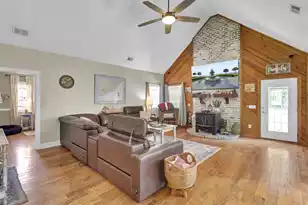 135 Gilleys Ct, Summerville, SC 29483 - Photo 4