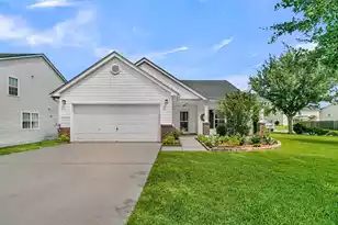 558 Holiday Dr, Summerville, SC 29483 - Photo 2
