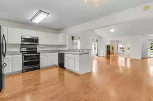 558 Holiday Dr, Summerville, SC 29483 - Photo 16