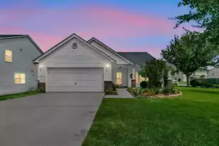 558 Holiday Dr, Summerville, SC 29483 - Photo 1