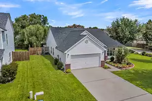 558 Holiday Dr, Summerville, SC 29483 - Photo 4