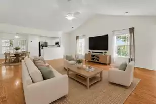 558 Holiday Dr, Summerville, SC 29483 - Photo 10
