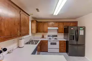 469 Courtland Dr, Summerville, SC 29486 - Photo 8