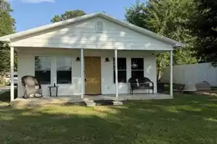 1071 Clearview Dr, Manning, SC 29102 - Photo 2