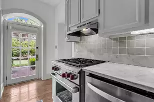 55 Laurens St, Charleston, SC 29401 - Photo 10