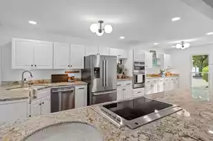 614 Hobcaw Dr E, Mount Pleasant, SC 29464 - Photo 14
