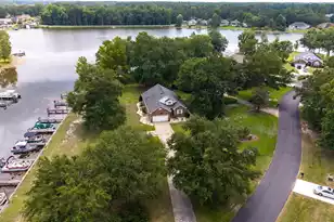 203 Ridge Lake Dr, Manning, SC 29102 - Photo 1