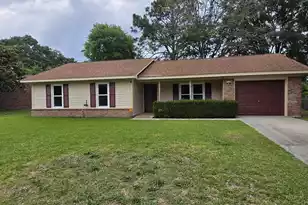 112 Totem Ct, Summerville, SC 29486 - Photo 1