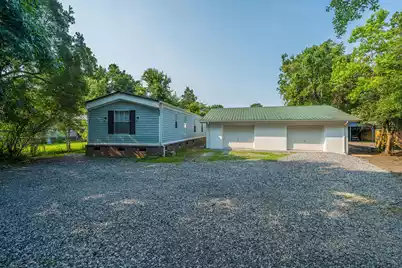 2155 Poinsettia Avenue, Summerville, SC 29486 - Photo 2