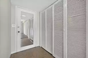 14 Lockwood Dr #10I, Charleston, SC 29401 - Photo 8
