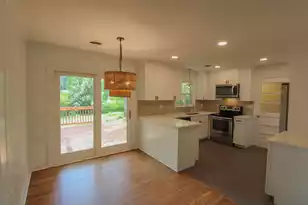 927 Holly Ct, Hanahan, SC 29410 - Photo 4