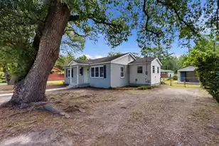 114 Groves St, Walterboro, SC 29488 - Photo 2