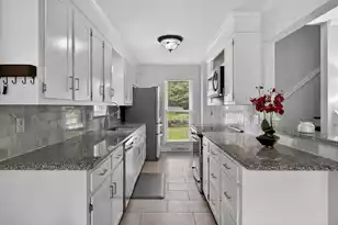 27 Westside Dr, Charleston, SC 29412 - Photo 10