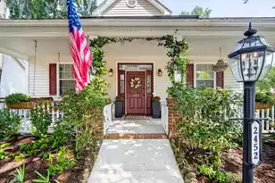 2452 Fulford Ct, Mount Pleasant, SC 29466 - Photo 2