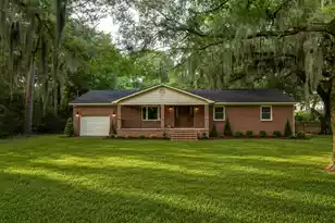 388 5th Ave, Mount Pleasant, SC 29464 - Photo 2