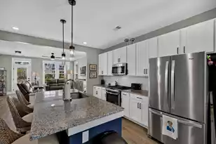 686 Blueway Ave, Summerville, SC 29486 - Photo 10