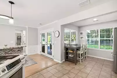 1323 Center Lake Drive, Mount Pleasant, SC 29464 - Photo 10